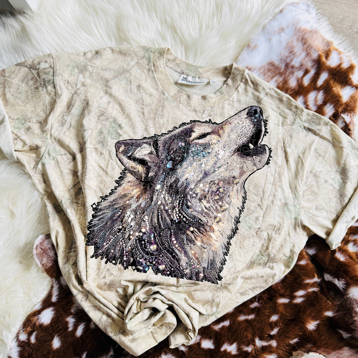 Rhinestone Wolf Howling