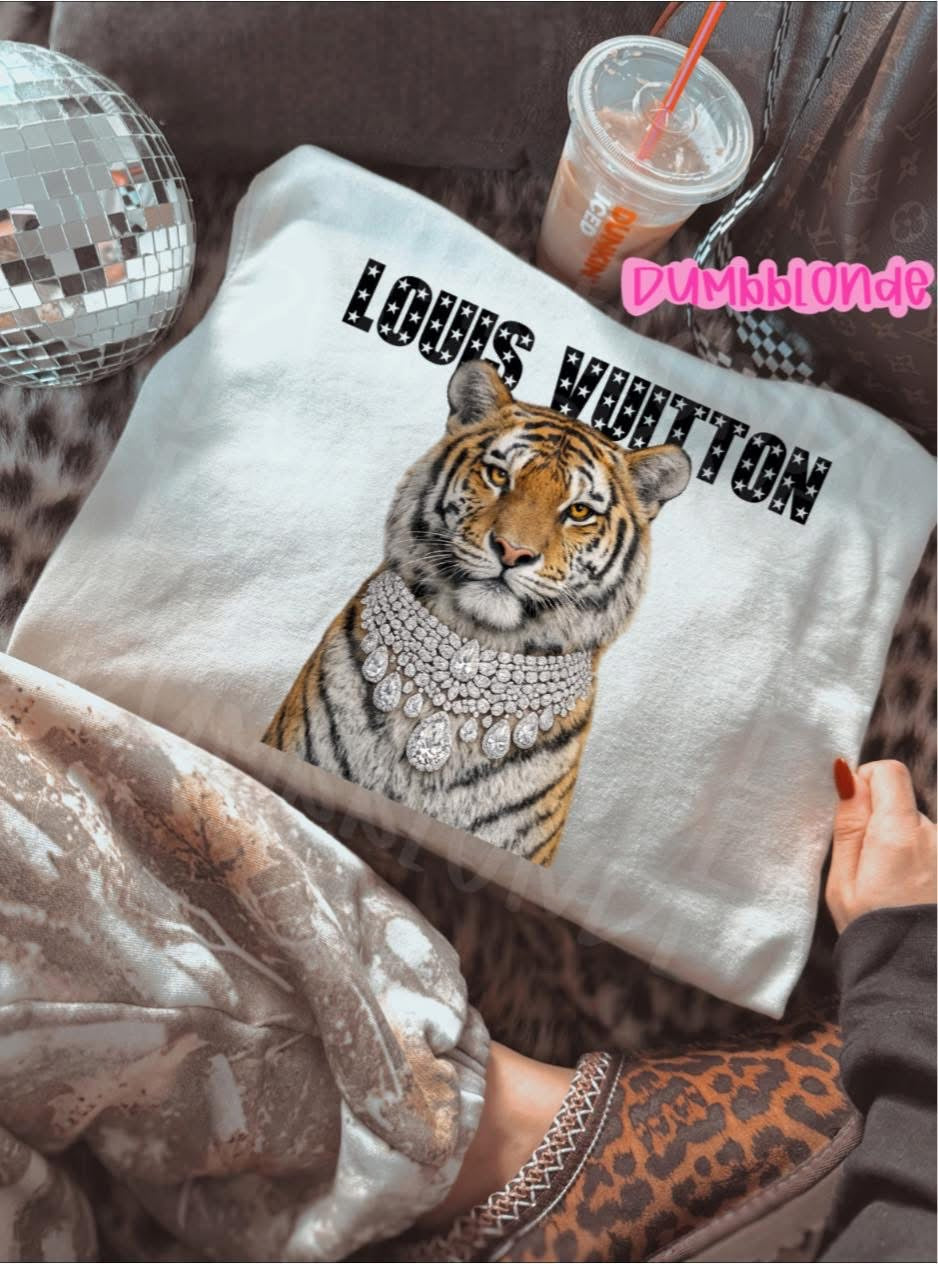 Luxury Tiger With Diamond Necklace
